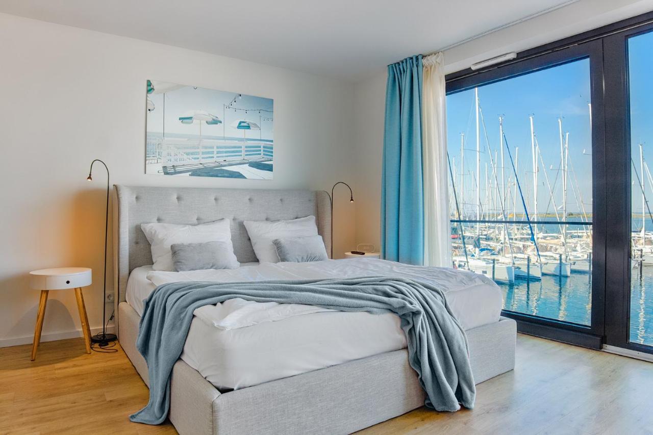 Apartment Captain's