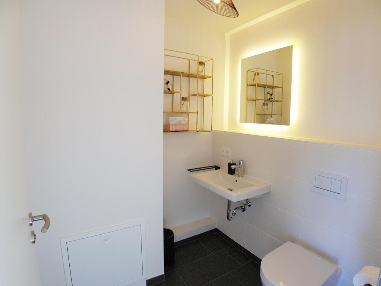 Apartment Captain's